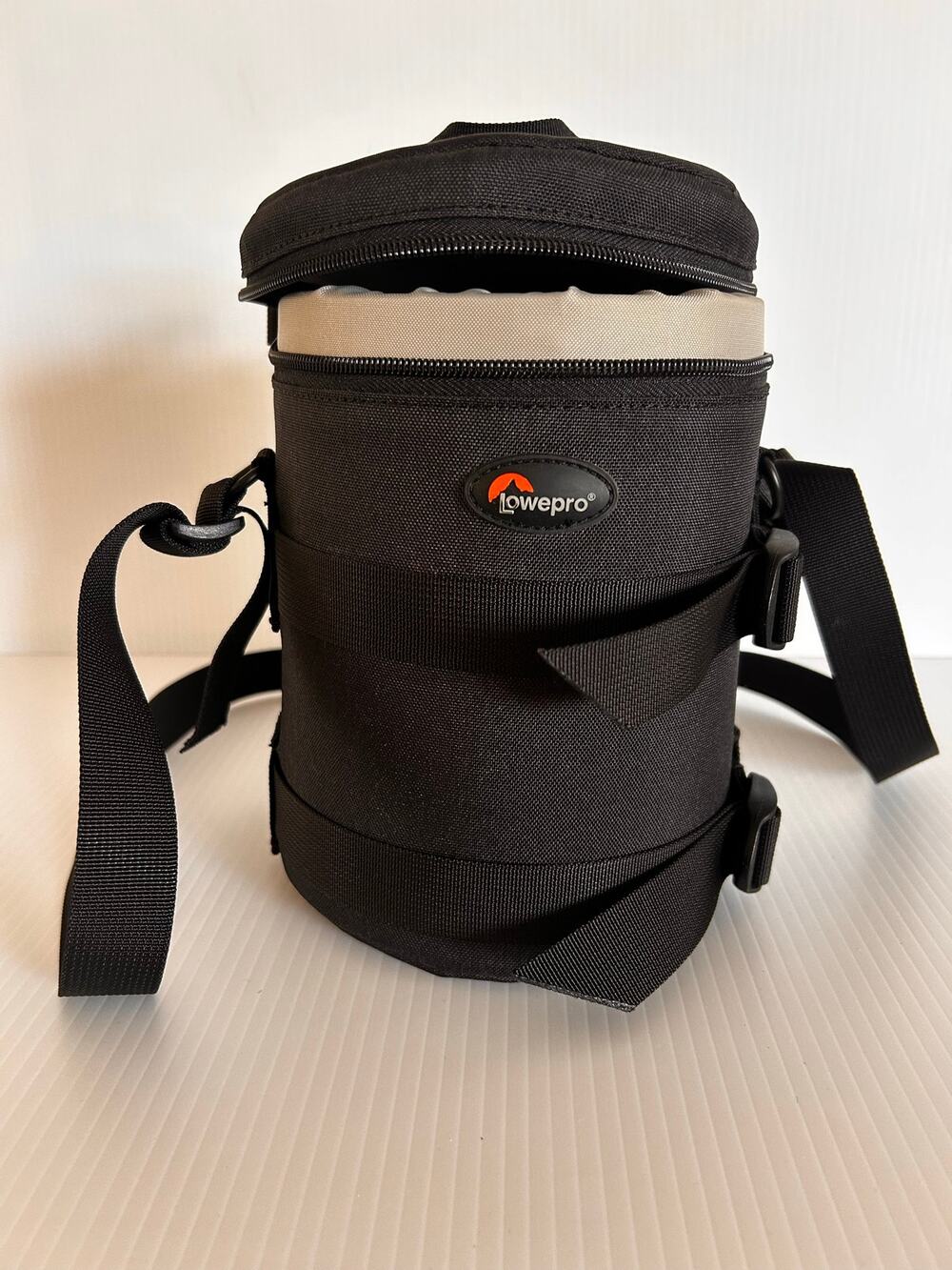 Lowepro Len Case 4S Black with Strap